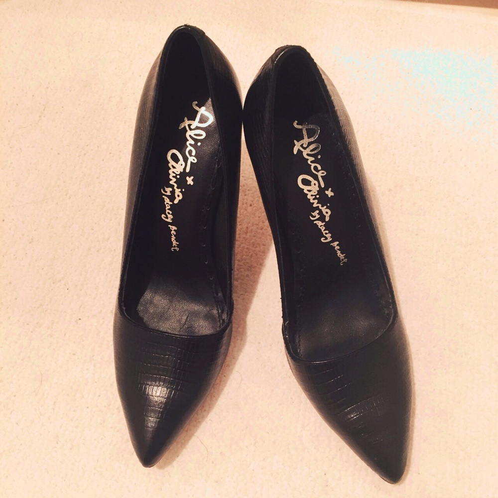 Black pumps by Alice + Olivia